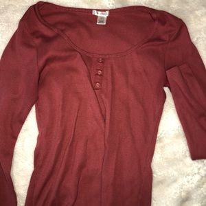 Ribbed long sleeve scoop neck top
